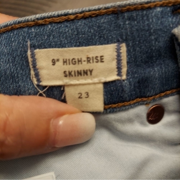 MADEWELL 9in High Rise Distressed Skinny Jeans - Picture 13 of 16